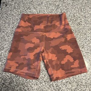 Lulu 🍋 6” Align Shorts